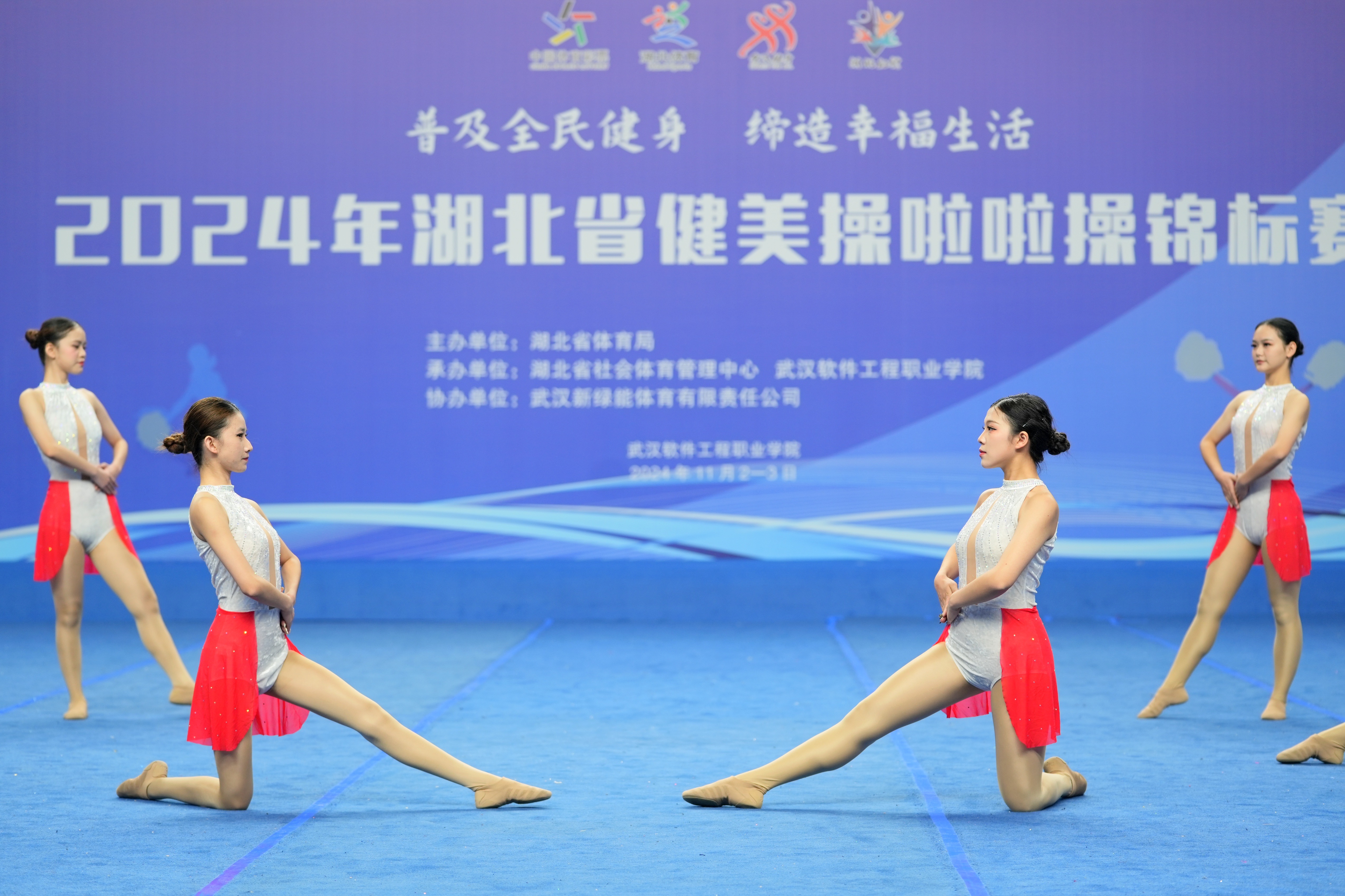 啦啦操爵士规定三级比赛过程中汤旋、石蕊、周至文、张语嫣